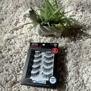 Ardell 5 pack wispies eyelashes with eyelash glue. Makeup makeover falsi…